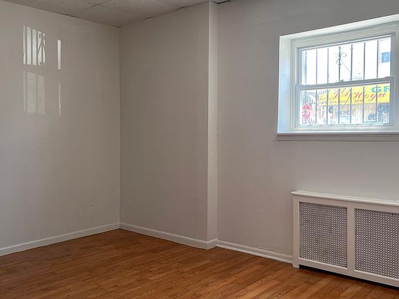 4th image of 2450 S 9th St Floor 1