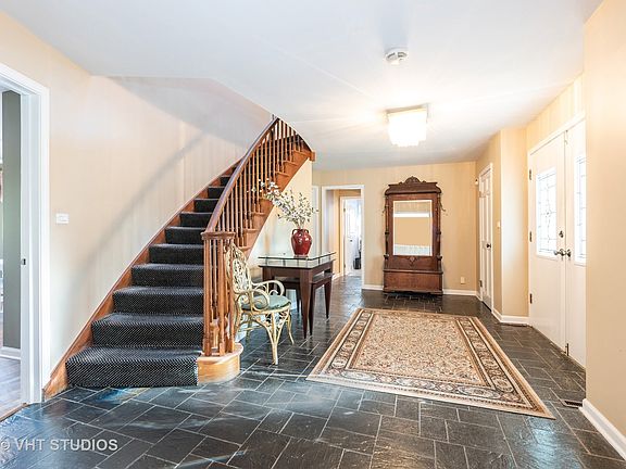 2nd image of 929 Dorset Dr