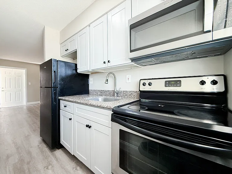 301 N 3rd St #13 — Photo 5