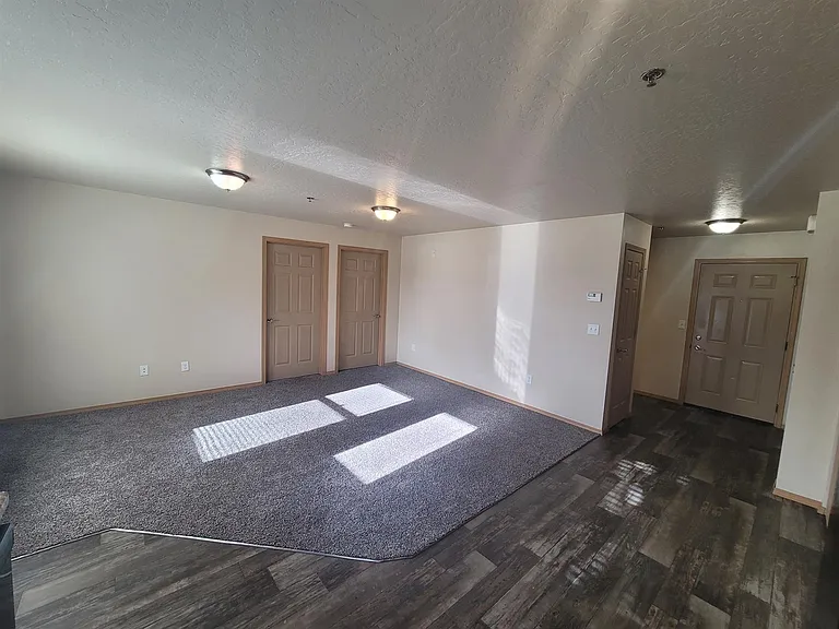 950 Mount Ave — Photo 3
