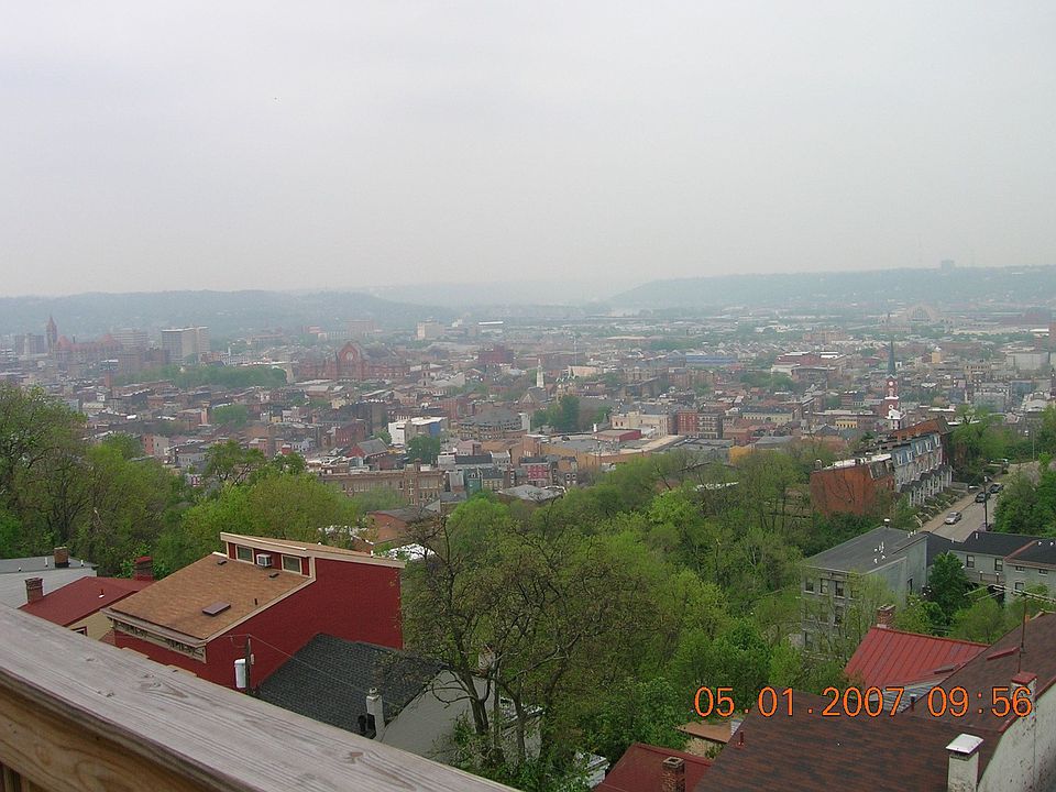 Large deck and spectacular views!