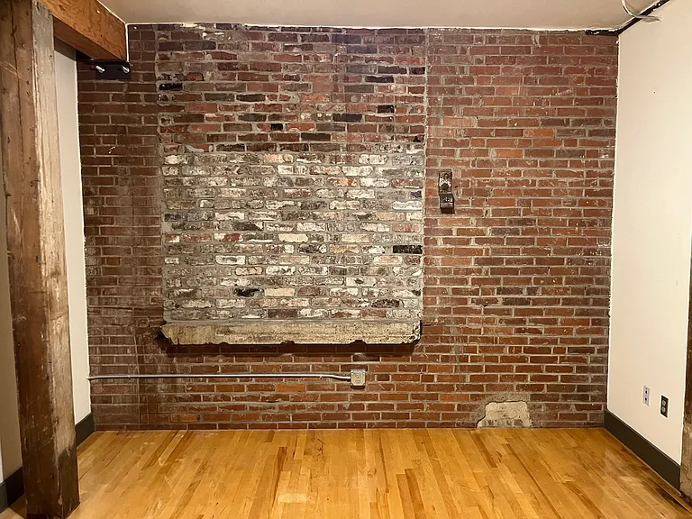 222 N Central St — Photo 15