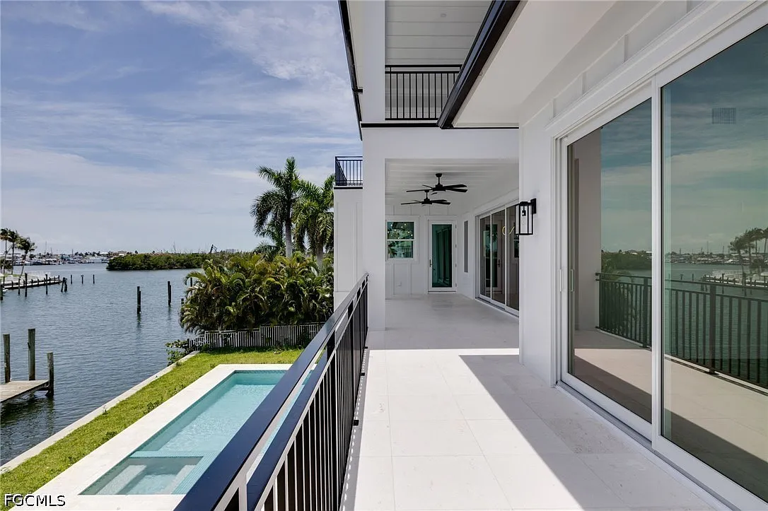 4 bed, 4.5 bath, 3767 sqft, $10,000 — Photo 3