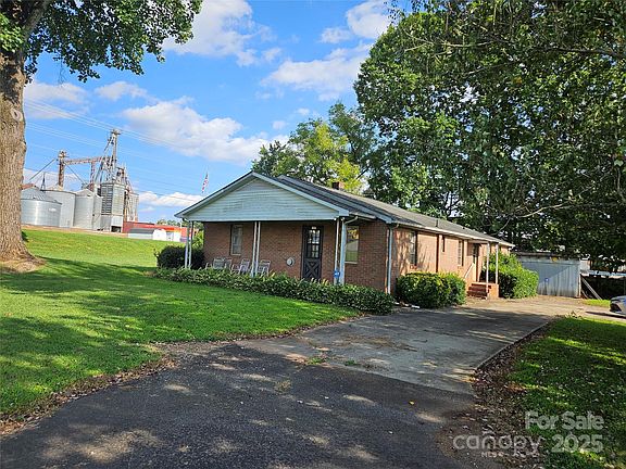 2nd image of 105 Marble Rd