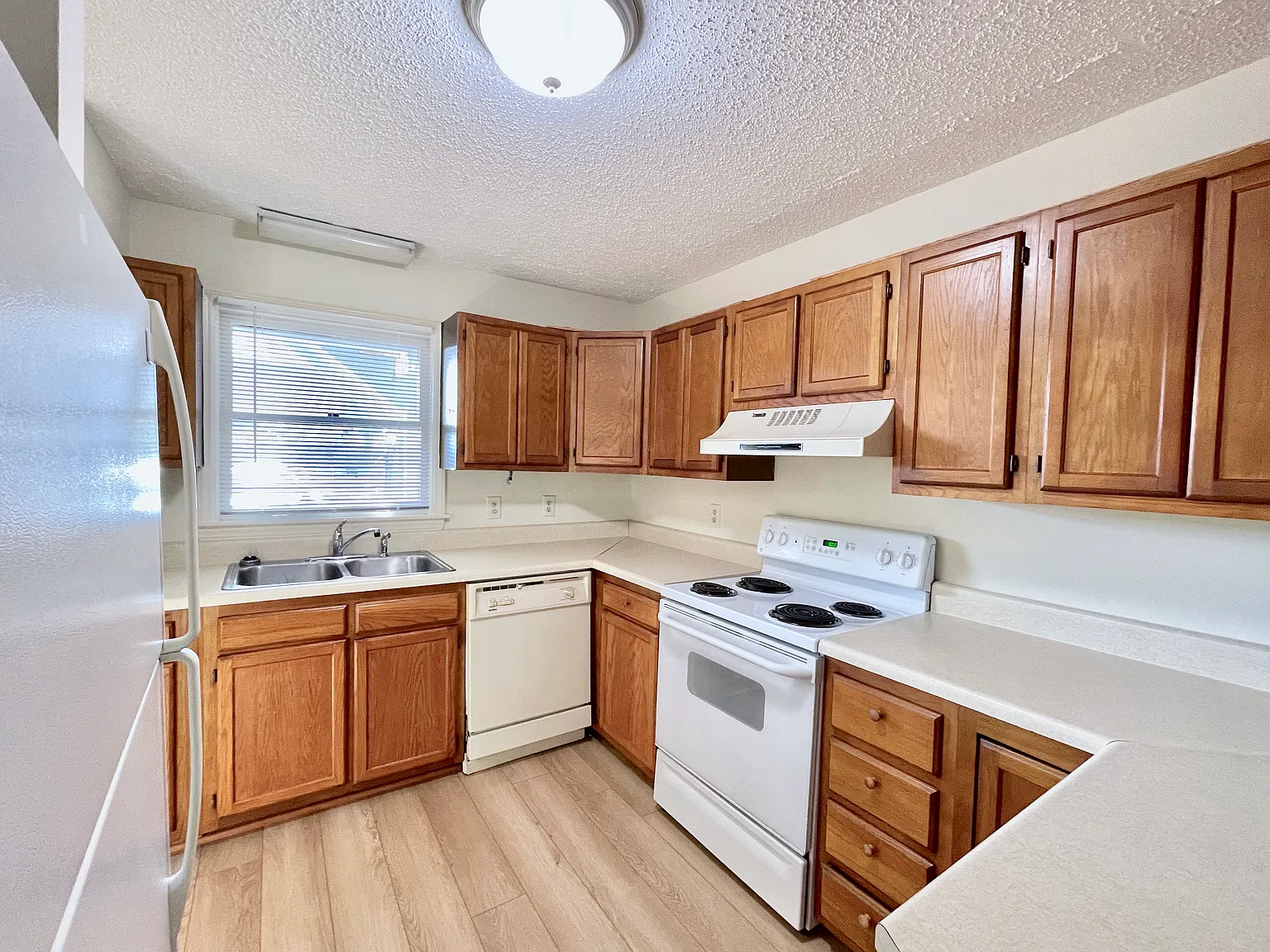 2 bed, 974 sqft, $1,450 — Photo 3