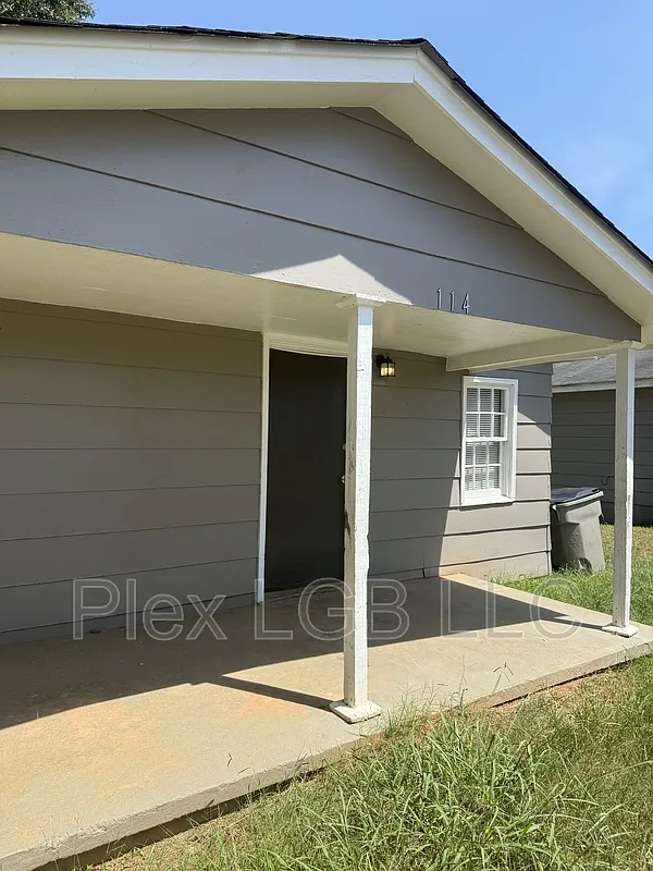 3 bed, 1.0 bath, 936 sqft, $1,200 — Photo 1