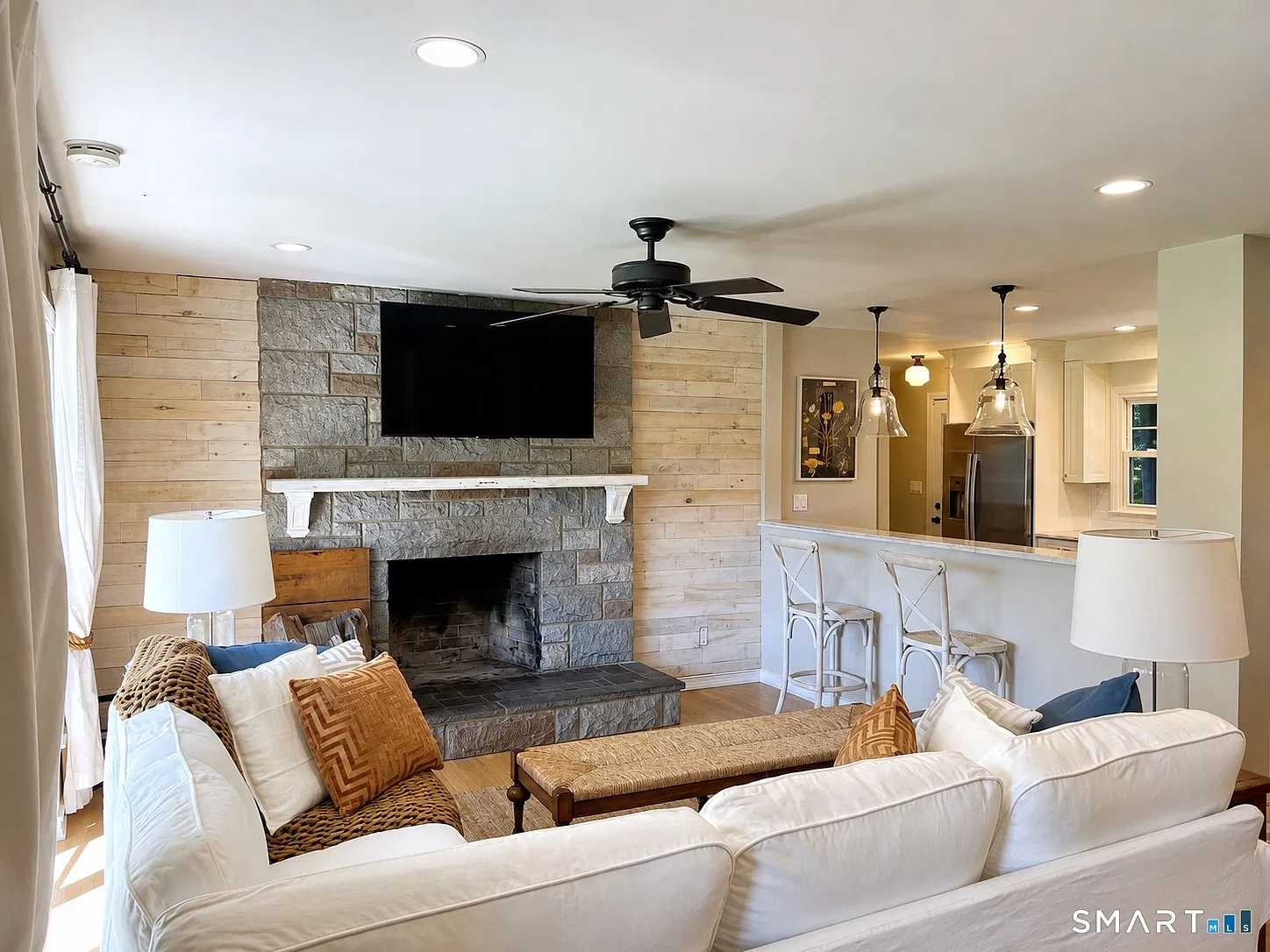 3 bed, 1.5 bath, 1377 sqft, $6,500 — Photo 2