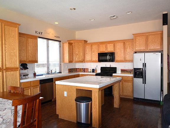 2nd image of 355 Castellana St