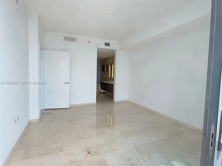 88 SW 7th St #3906 — Photo 10