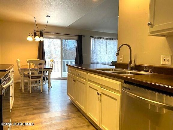 2nd image of 113 Camelot Dr
