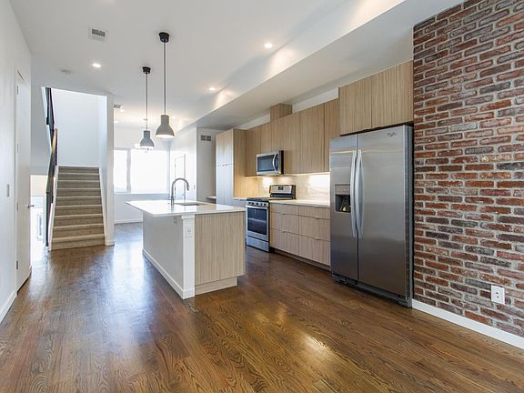 3rd image of 3127 W 18th Ave