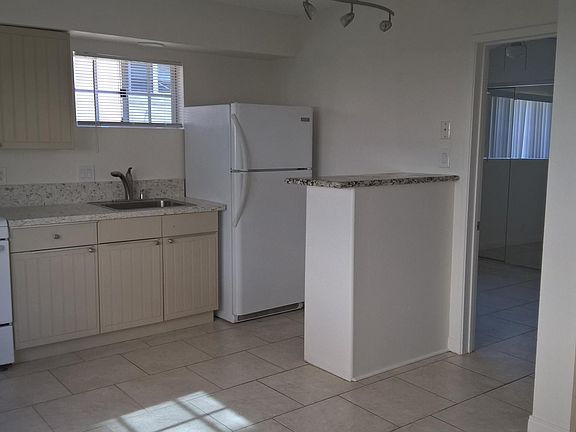 2nd image of 7451 Herschel Ave
