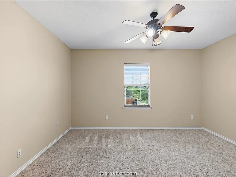 305 Capps Dr — Photo 32