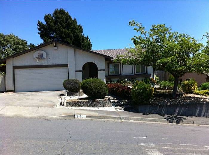 1st image of 210 Phoenix Cir