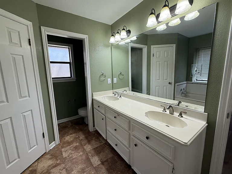 609 Castlebrook Dr — Photo 6