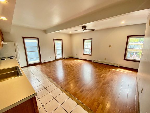 2nd image of 512 W Cross St APT 4