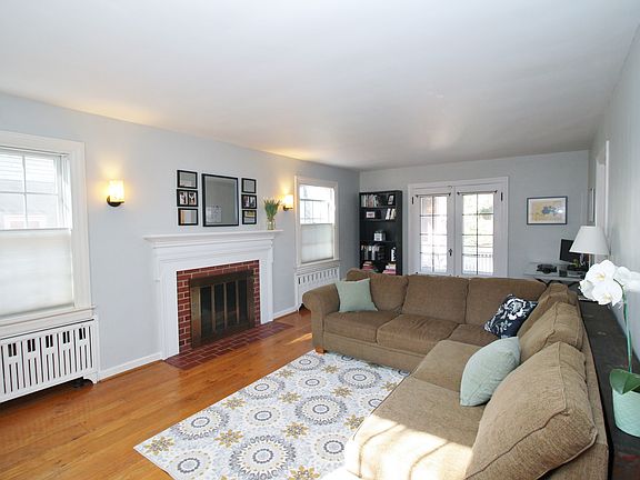 3rd image of 5707 Glengate Ln