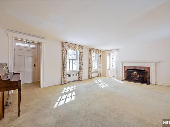 5th image of 76 Forest Rd