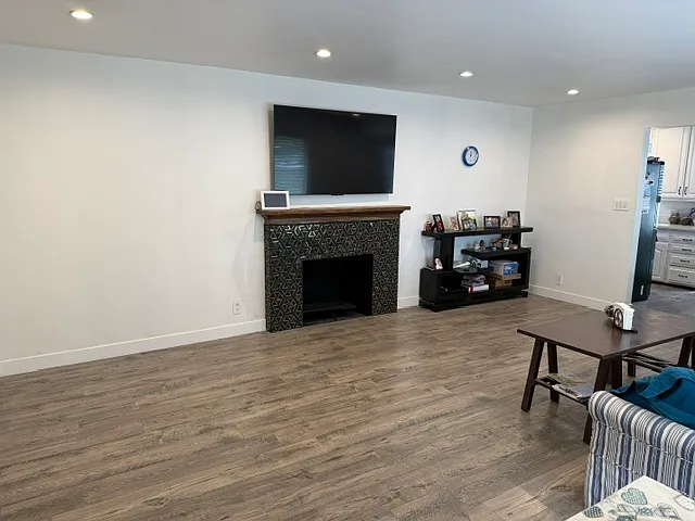 6323 Clybourn Ave — Photo 7