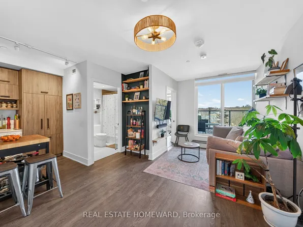 1888 Queen St E, Toronto, ON