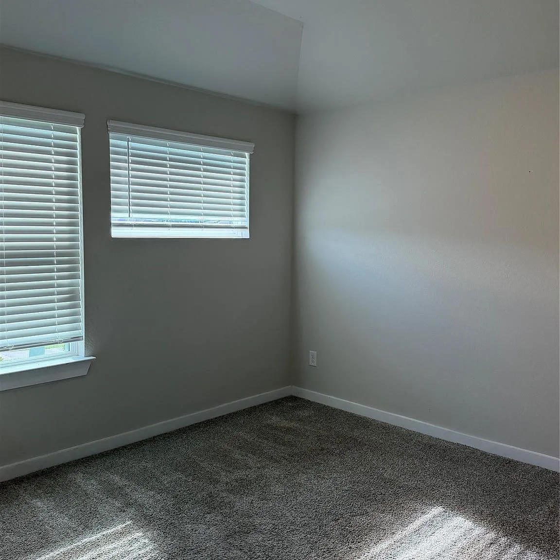 4 bed, 6.0 bath, 2021 sqft, $2,299 — Photo 3