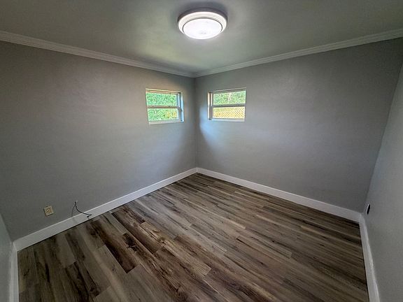 4th image of 323 Washington Ave #B