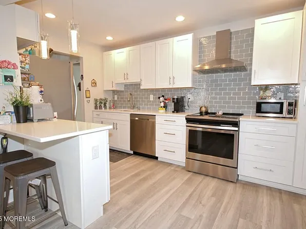 167 Amberly Drive #E, Manalapan, NJ 07726