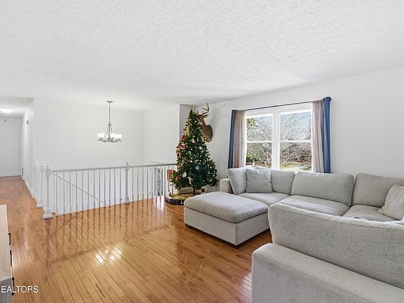 5th image of 2555 Robinson Dr