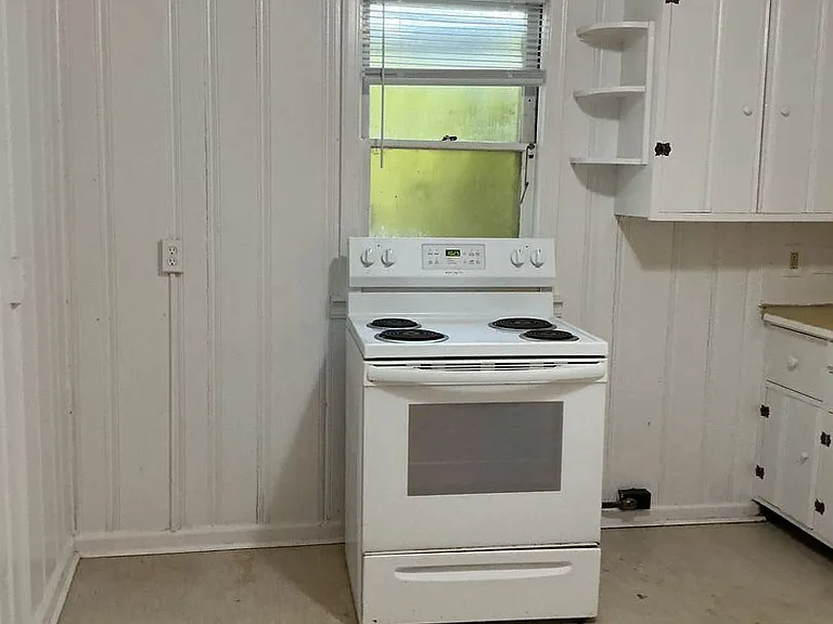 118 College Pl — Photo 3