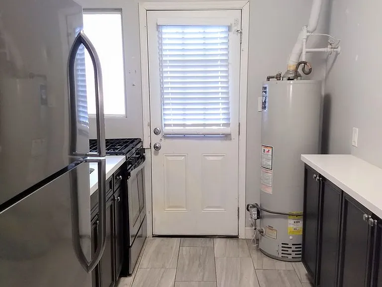 114 E Mariposa St #4 — Photo 6