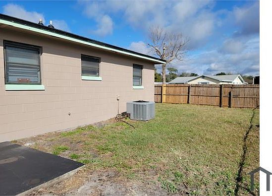 4th image of 8176 Old English Dr