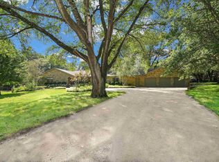 3244 SW Timberlake Ln, Topeka, KS 66614