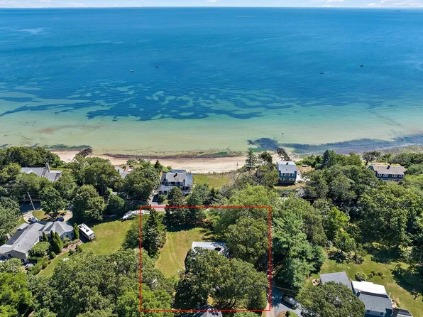 118 Manomet Ave, Plymouth, MA 02360