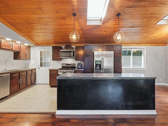 5th image of 121 Seminole Dr