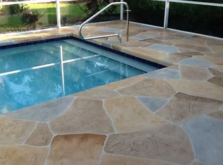 108 Lost Bridge Dr, Palm Beach Gardens, FL 33410