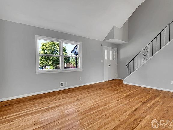 5th image of 25 Cheltenham Pl #1025