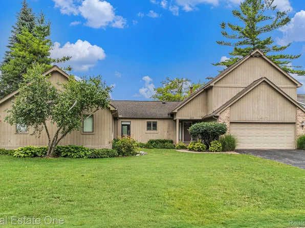 1617 Shankin Dr, Walled Lake, MI 48390