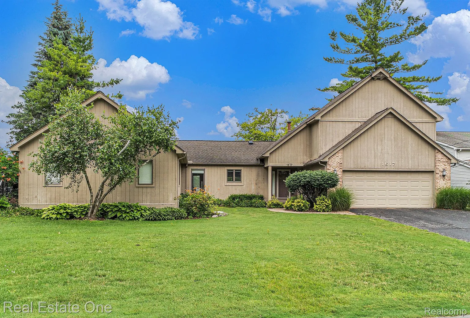 1617 Shankin Dr photo 1