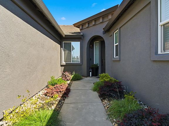 4th image of 133 W Shasta Ave
