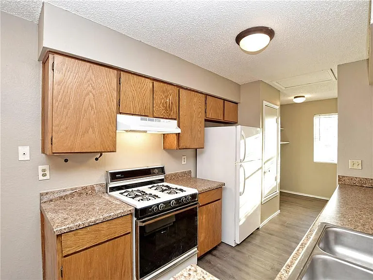 5401 Spring Meadow Rd #B — Photo 8