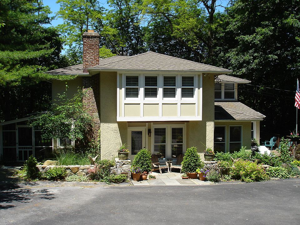1st image of 10 Munson St