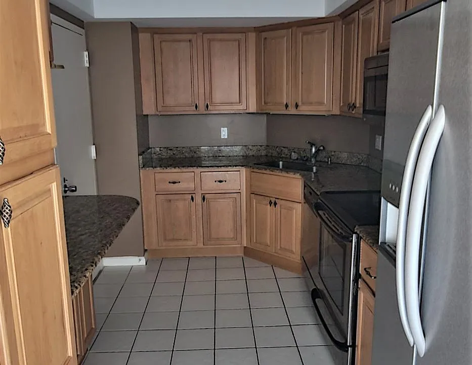 2425 Presidential Way #402