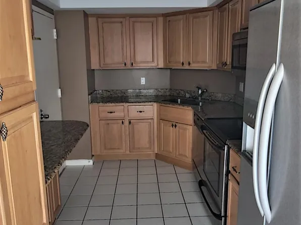 2425 Presidential Way, West Palm Beach, FL