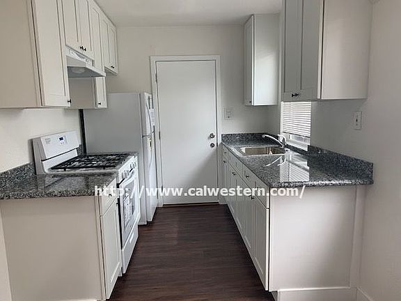 4th image of 278 N Bayview Ave