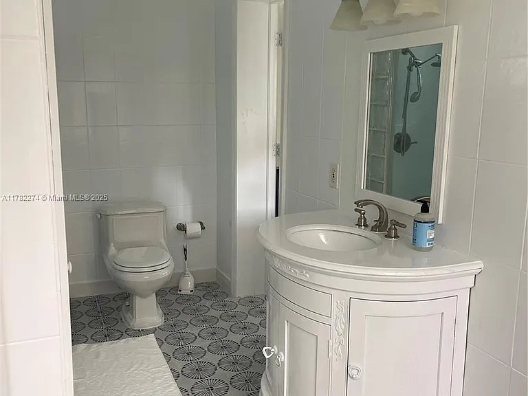 1560 NE 145th St #2 — Photo 14