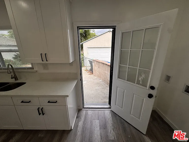 3260 Oregon Ave — Photo 5