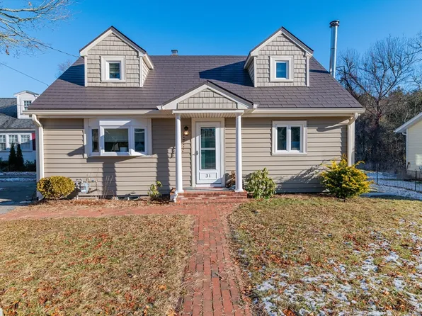31 Parkwood Dr, Wareham, MA 02571
