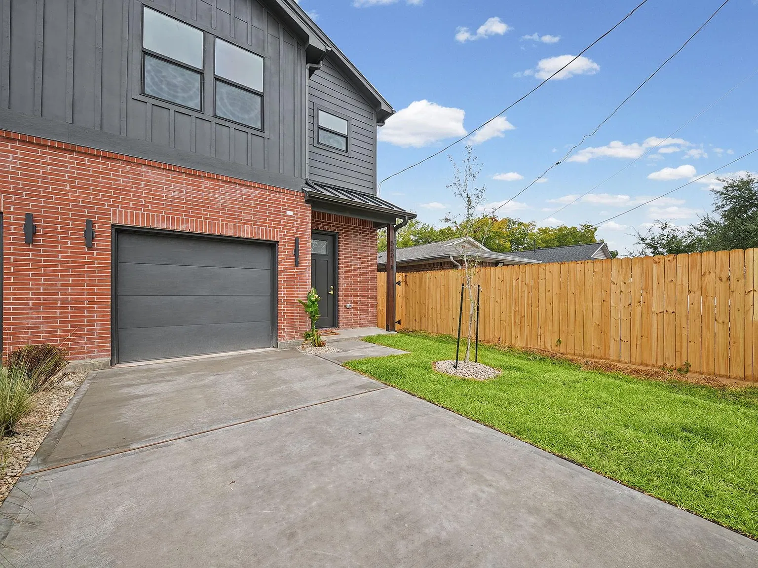 3 bed, 2.5 bath, 1500 sqft, $2,056 — Photo 3