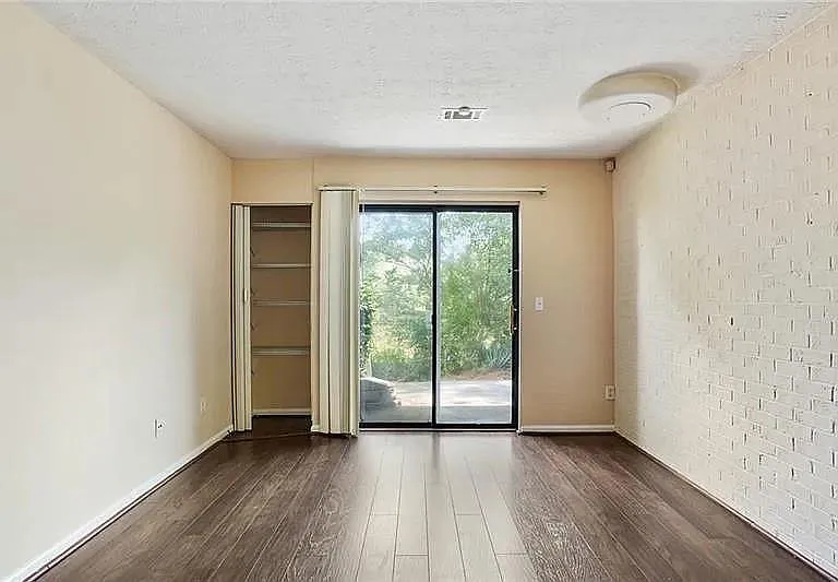 76 Sandalwood Cir — Photo 3