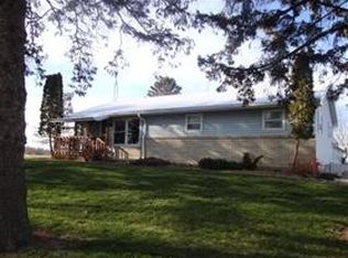 2111 Hummingbird Rd, Platteville, WI 53818